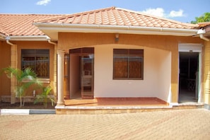 Front of property - D'lykerz Hotel (Kampala)