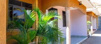 D'lykerz Hotel