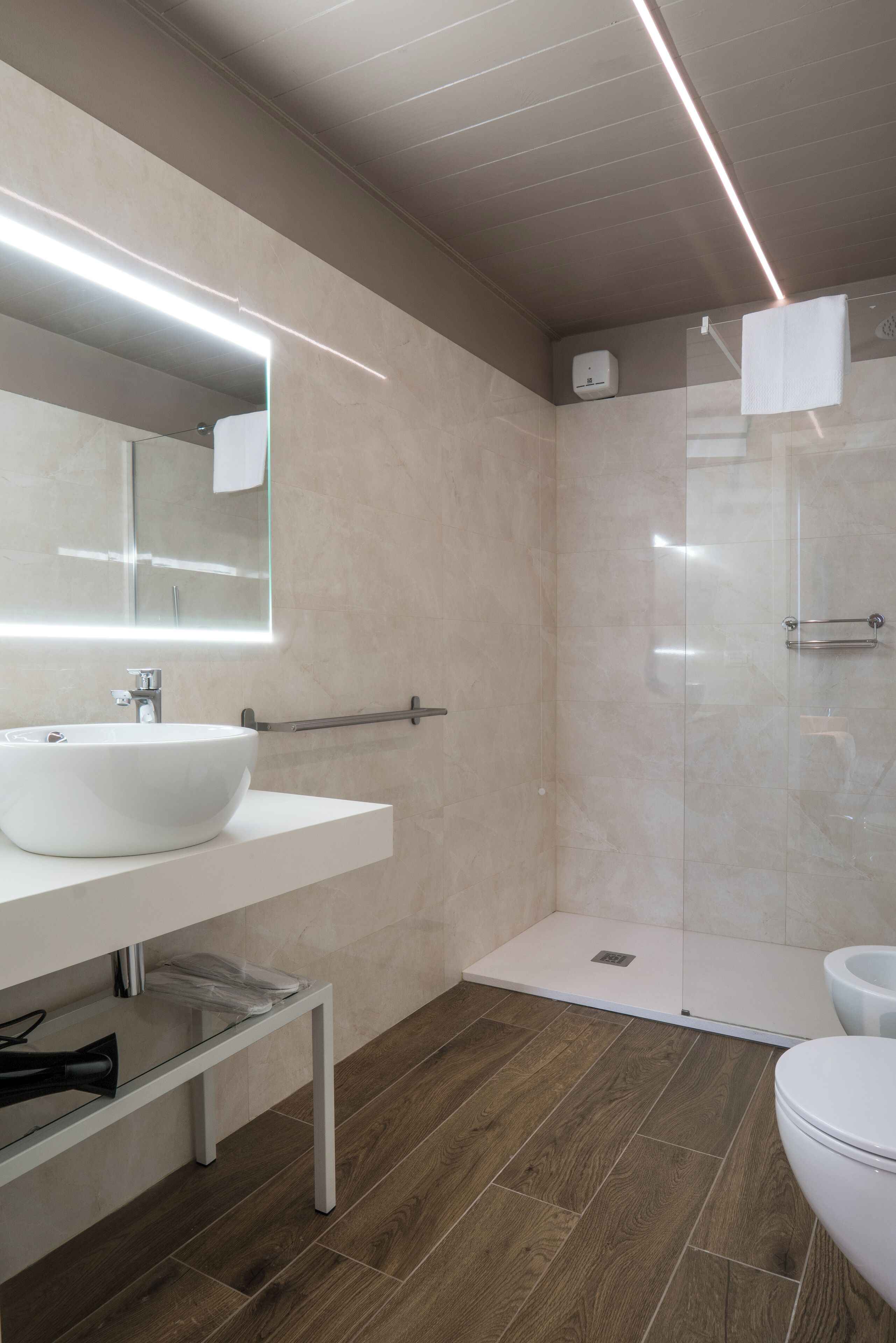 Photo - GOGO` Petit Hotel