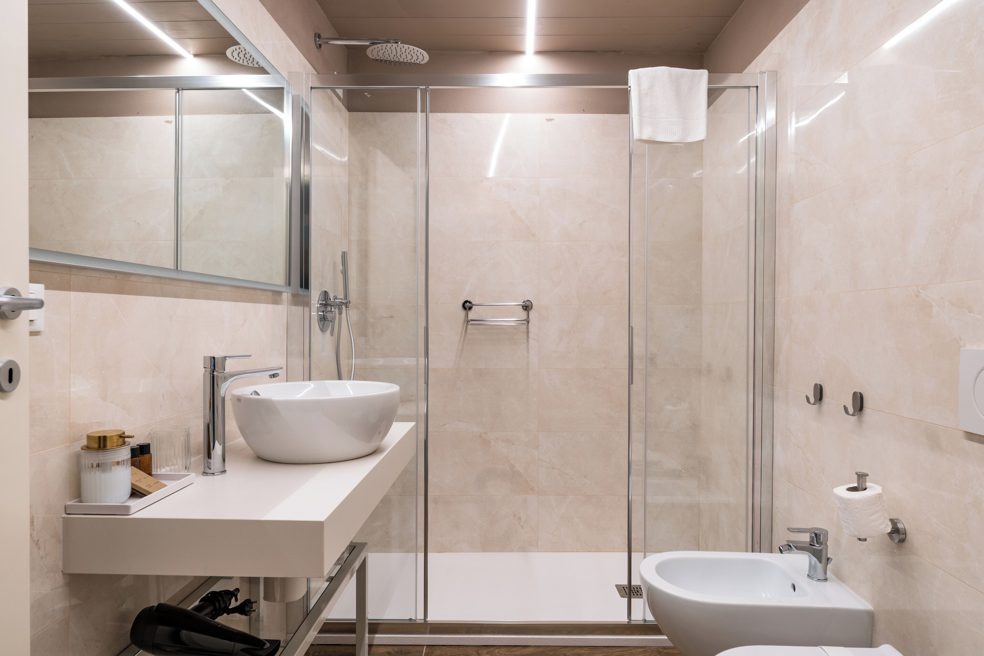 Photo - GOGO` Petit Hotel