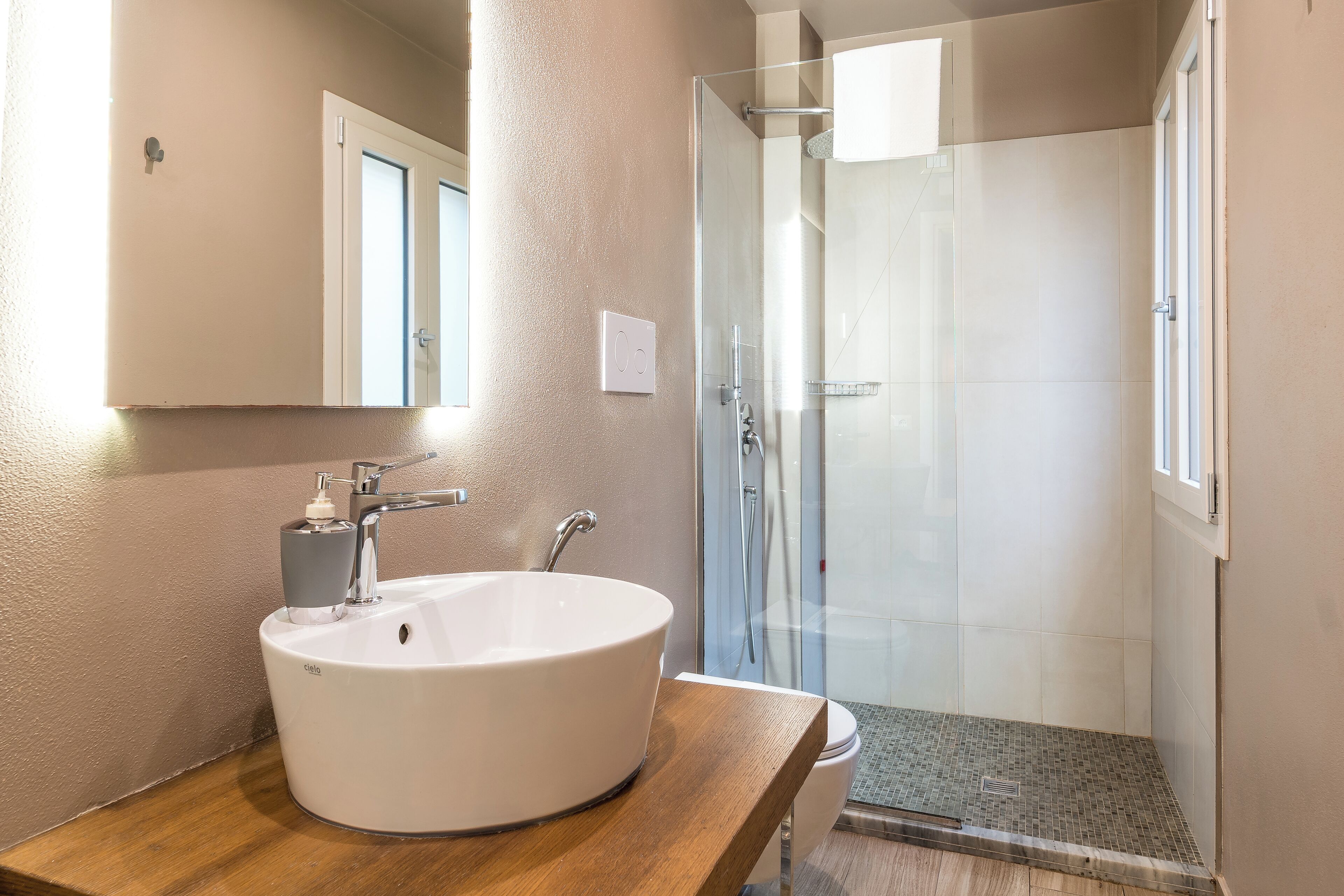 Photo - GOGO` Petit Hotel