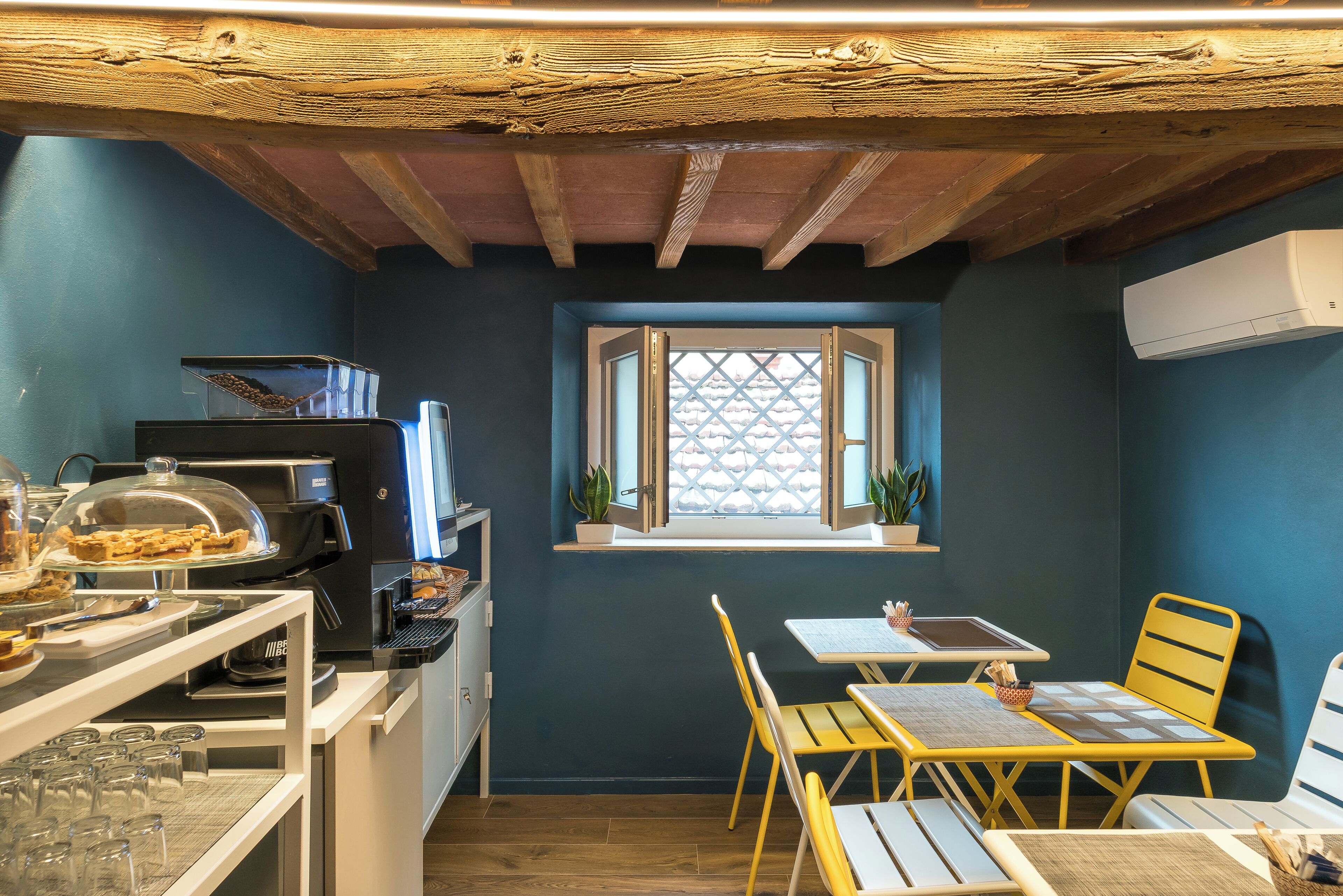 Photo - GOGO` Petit Hotel