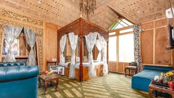 Egyptian cotton sheets, premium bedding, rollaway beds, free WiFi