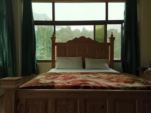 Iron/ironing board - Hard Rock Hotel Minapin (Hunza)