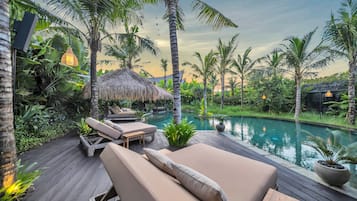 ์ผ์ธ ์์์ฅ, ์ผ๊ด์ ์์