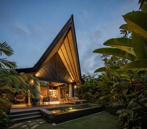 Premium Jabu with Plunge Pool | Pillowtop beds, free minibar items, in-room safe, desk - Desa Hay Canggu (Canggu)