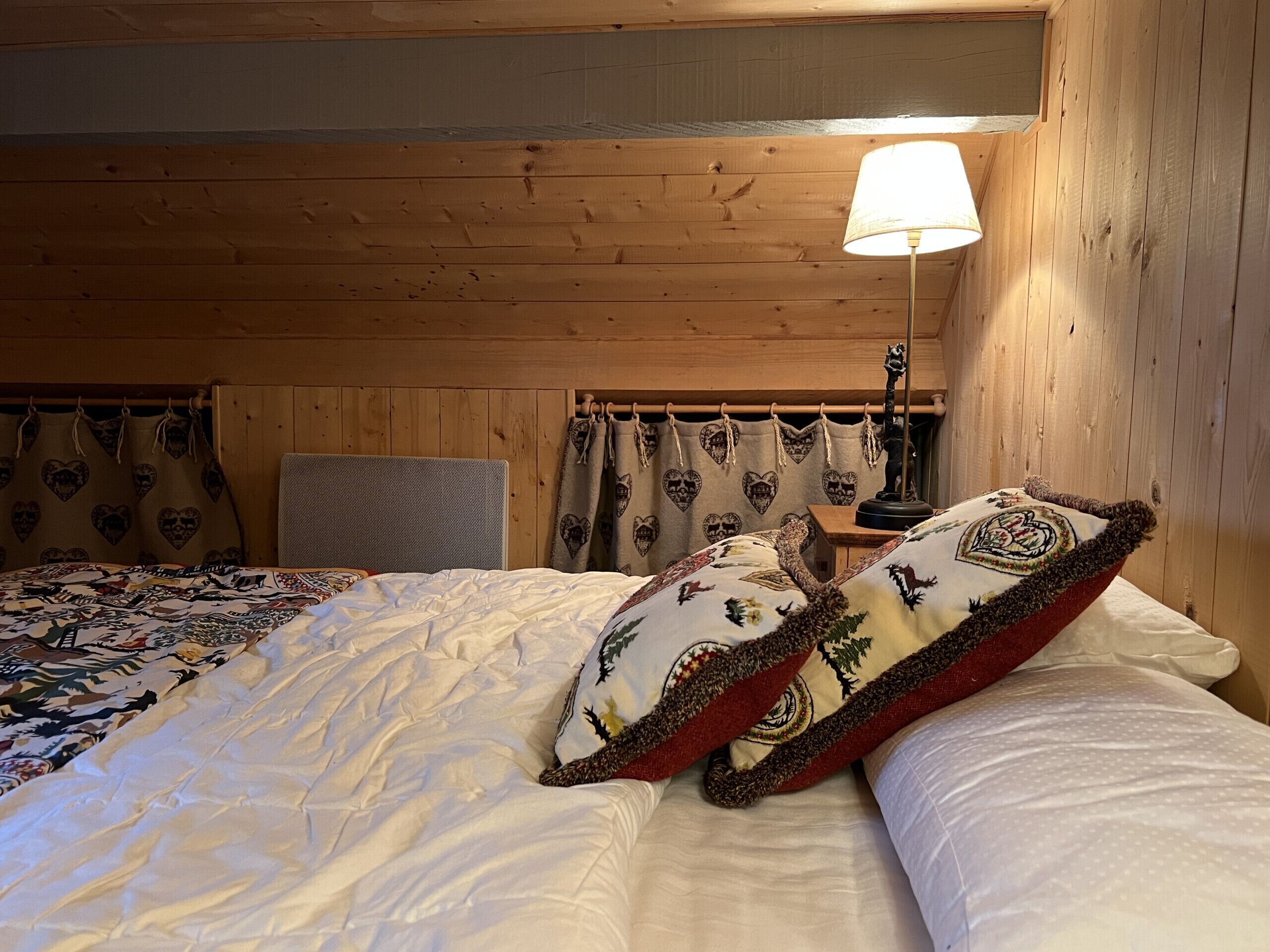 3 bedrooms, iron/ironing board, travel crib, WiFi (free)