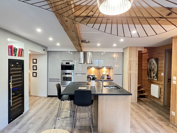 Réfrigérateur, micro-ondes, four, lave-vaisselle