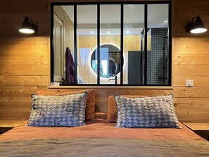 3 室のベッドルーム、アイロン / アイロン台、旅行用ベビーベッド、WiFi (無料)