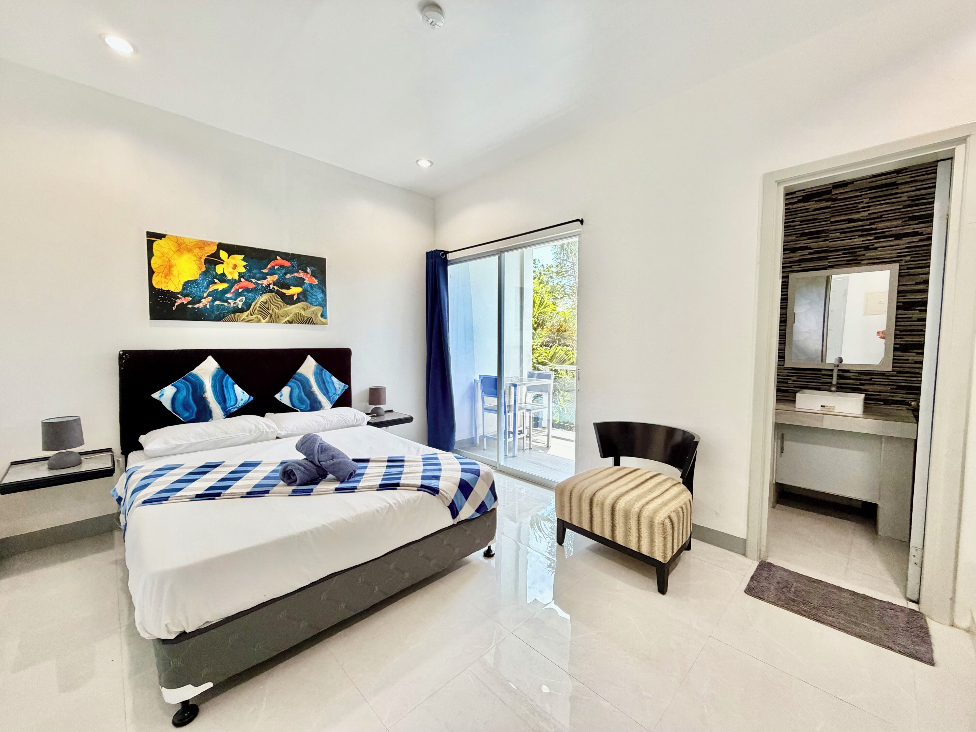 Decoración personalizada, muebles diferentes y wifi gratis 