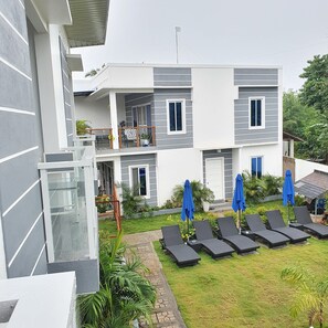 Deluxe Room, 1 Queen Bed, Balcony, Pool View - Sapphire Boutique Resort (Dauis)