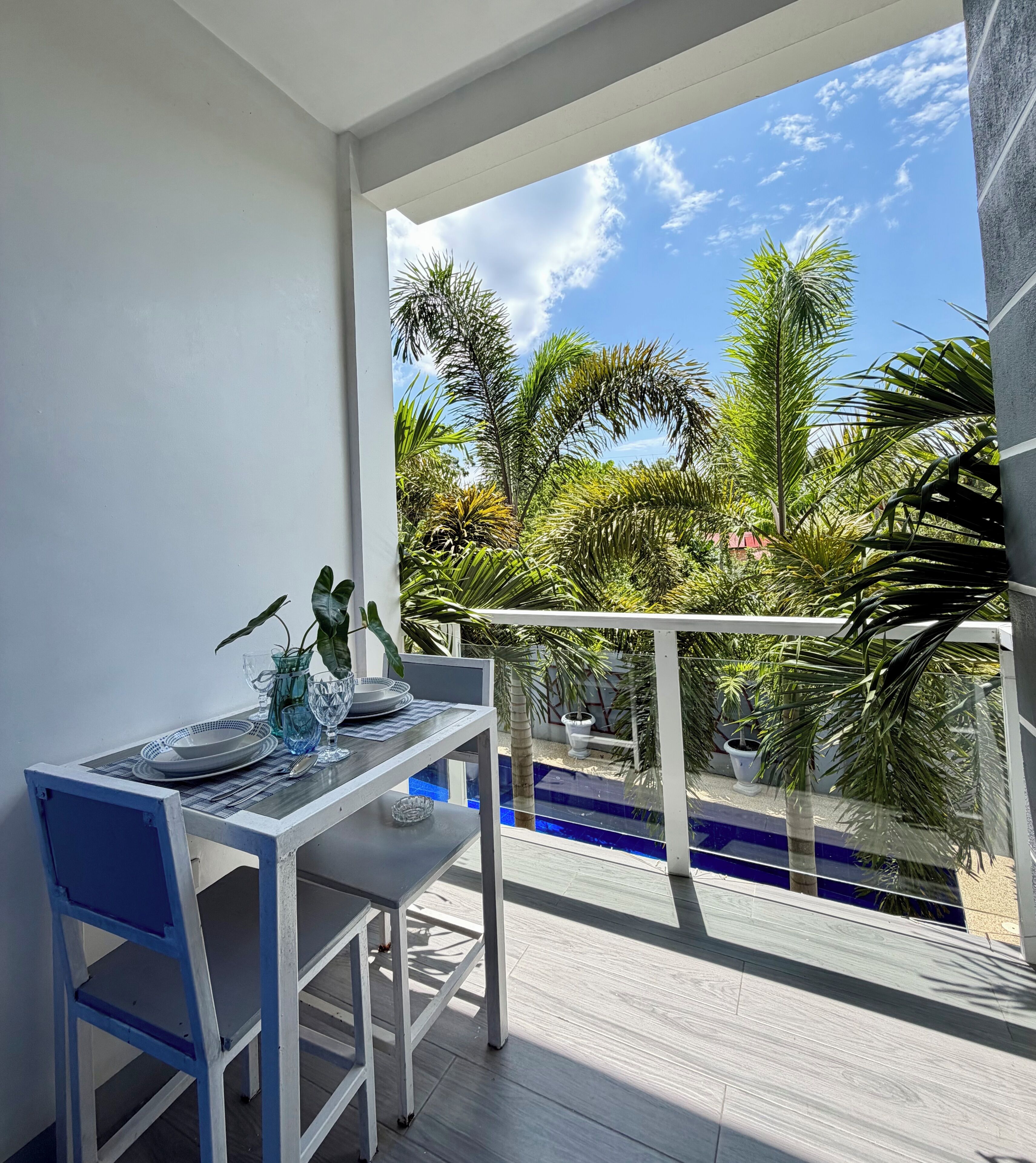 Chambre Deluxe, 1 grand lit, balcon, vue piscine | Terrasse/Patio