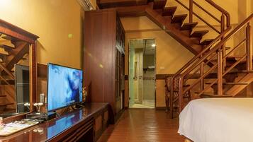 Deluxe Loft | Living area | Flat-screen TV