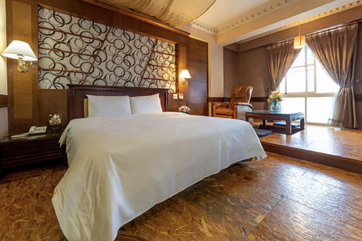 Habitación doble superior | 2 habitaciones, edredón, artículos del minibar gratis y escritorio