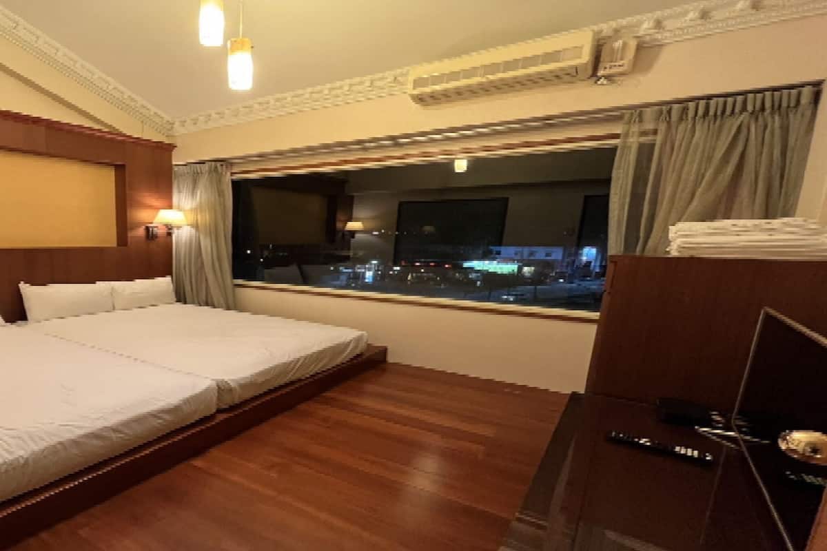 豪華樓中樓客房 | 羽絨被、迷你吧贈品、書桌、手提電腦工作空間