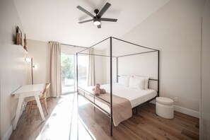 3 habitaciones, escritorio, tabla de planchar con plancha y wifi 