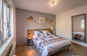 1 多间卧室、办公桌、隔音、熨斗/熨衣板