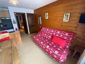 TV - Charming studio near center and lifts, balcony, parking (Châtel)