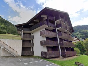 Exterior - Charming studio near center and lifts, balcony, parking (Châtel)