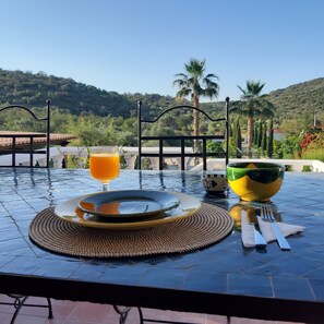 Petit déjeuner continental compris tous les jours