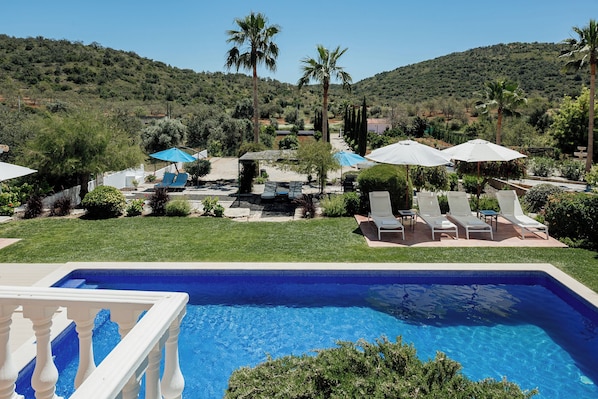 Alberca al aire libre por temporada