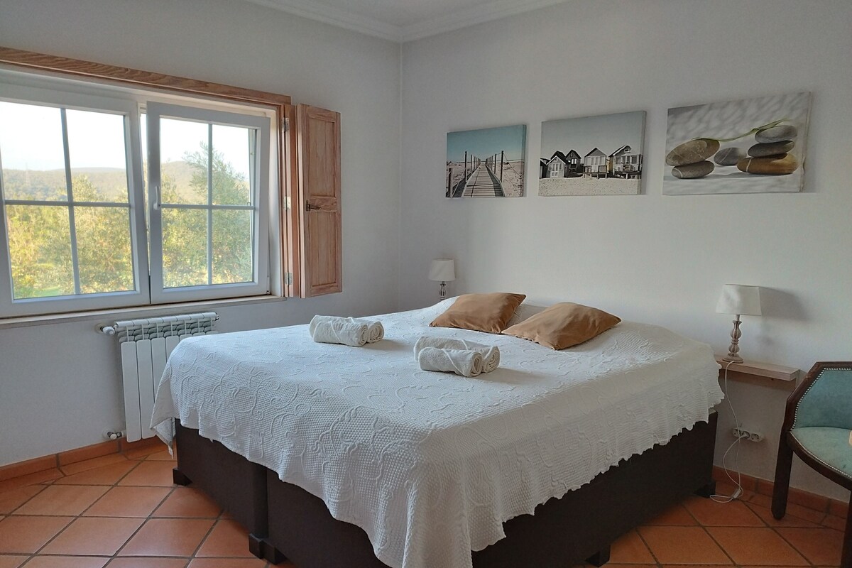 Ropa de cama de alta calidad, colchones con pillow-top y wifi gratis 