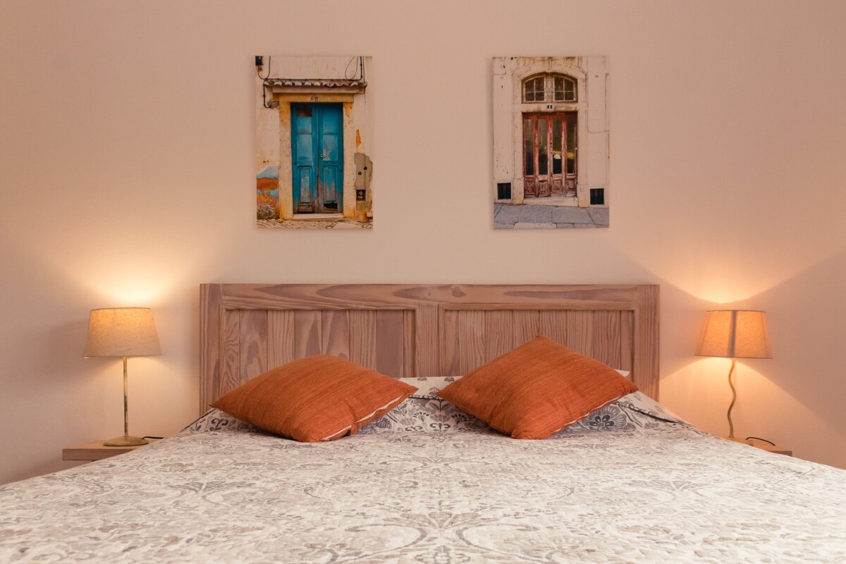 Ropa de cama de alta calidad, colchones con pillow-top y wifi gratis 