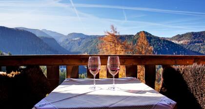 Newly renovated farmhouse, sunny location, great hiking opportunities nearby