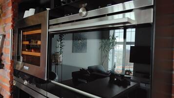 Réfrigérateur, micro-ondes, four, plaque de cuisson