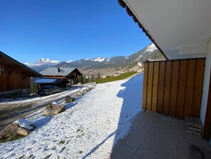 Property grounds - Cozy apartment with terrace, near village, parking included (Châtel)