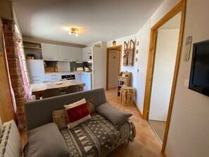 TV - Cozy apartment with terrace, near village, parking included (Châtel)