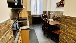 Kaffetrakter/tekoker, kjøleskap, mikrobølgeovn og ovn