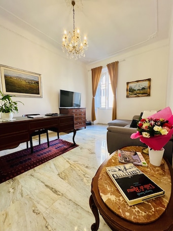 Smart TV. Prati di Borgo - Luxury home holidays in the Vatican area