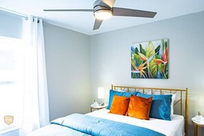 3 habitaciones, tabla de planchar con plancha, wifi y ropa de cama