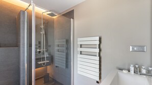 A modern bathroom with a glass-enclosed shower, a white sink, and a towel rack. - Prestigious chalet with jacuzzi - 10 guests (Courchevel 1550)