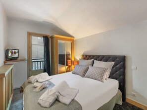 2 bedrooms, free WiFi, bed sheets - Cozy apartment in Courchevel 1850 with sauna and parking (Courchevel 1850)