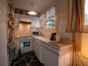 Fridge, microwave, oven, dishwasher - Bright apartment near slopes with balcony and Wi-Fi (Méribel)