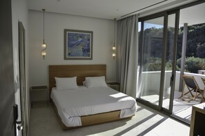 デラックス スイート | ミニバー、セーフティボックス (室内)、デスク、ノートパソコン用作業スペース