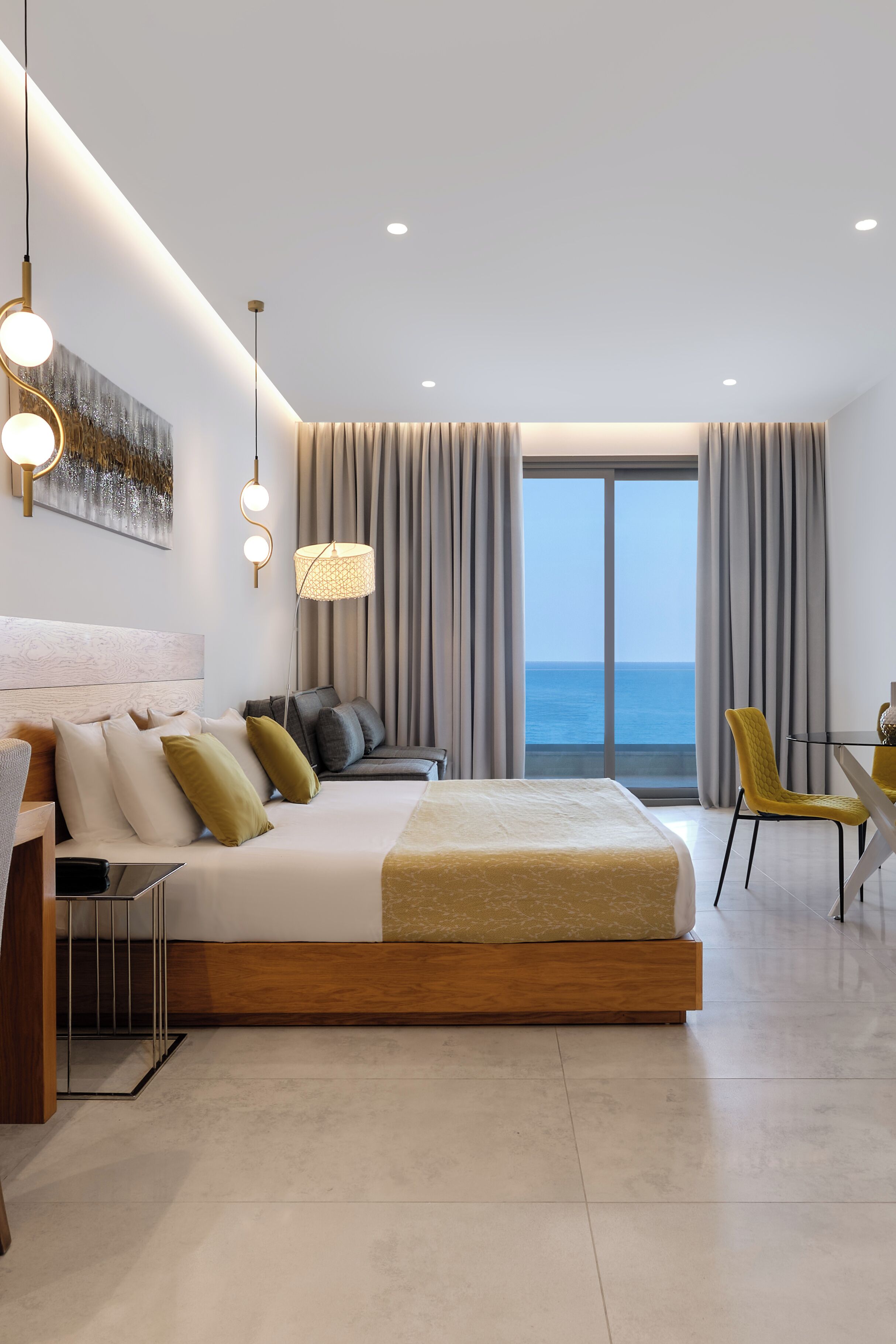 Grand Suite | Minibar, in-room safe, desk, laptop workspace