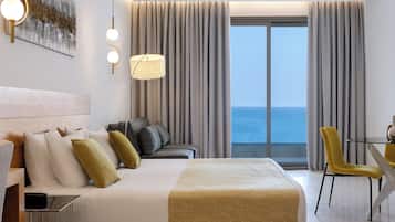 Grand Suite | Minibar, in-room safe, desk, laptop workspace