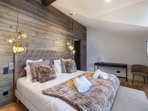 4 bedrooms, free WiFi, bed sheets