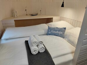 1 Schlafzimmer, Reisekinderbett, kostenloses WLAN, Bettwäsche