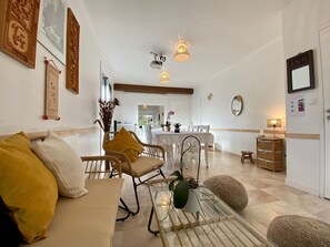 TV - Spacious House with Fitness Area & Garden Near Nantes and Lake Grand Lieu (Saint-Philbert-de-Grand-Lieu)