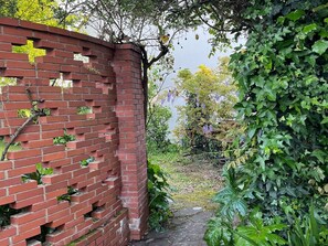 Property grounds - Spacious House with Fitness Area & Garden Near Nantes and Lake Grand Lieu (Saint-Philbert-de-Grand-Lieu)