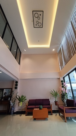Lobby. Grand Emilia Hotel