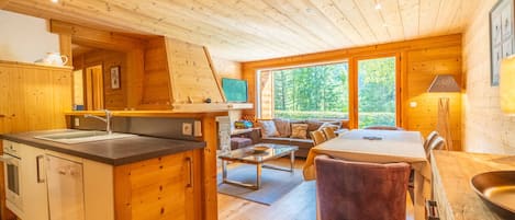 Kylskåp, mikrovågsugn och diskmaskin