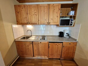 Køleskab, mikrobølgeovn, opvaskemaskine