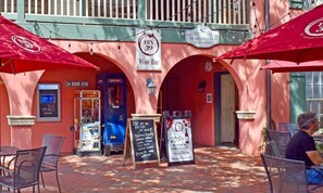 Outdoor dining - Historic St. Augustine Balcony Suite with Parking (Saint Augustine)