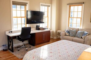 1 bedroom, desk, WiFi, bed sheets