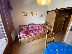 Room - Cozy apartment in Châtel near slopes and lake, with balcony - 25sqm, parking included (Châtel)